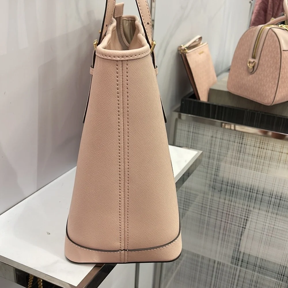 MICHAEL KORS
Jet Set Travel Lg Top Zip Shoulder Tote Saffiano Leather
Pwdr Blush - Picture 5 of 16